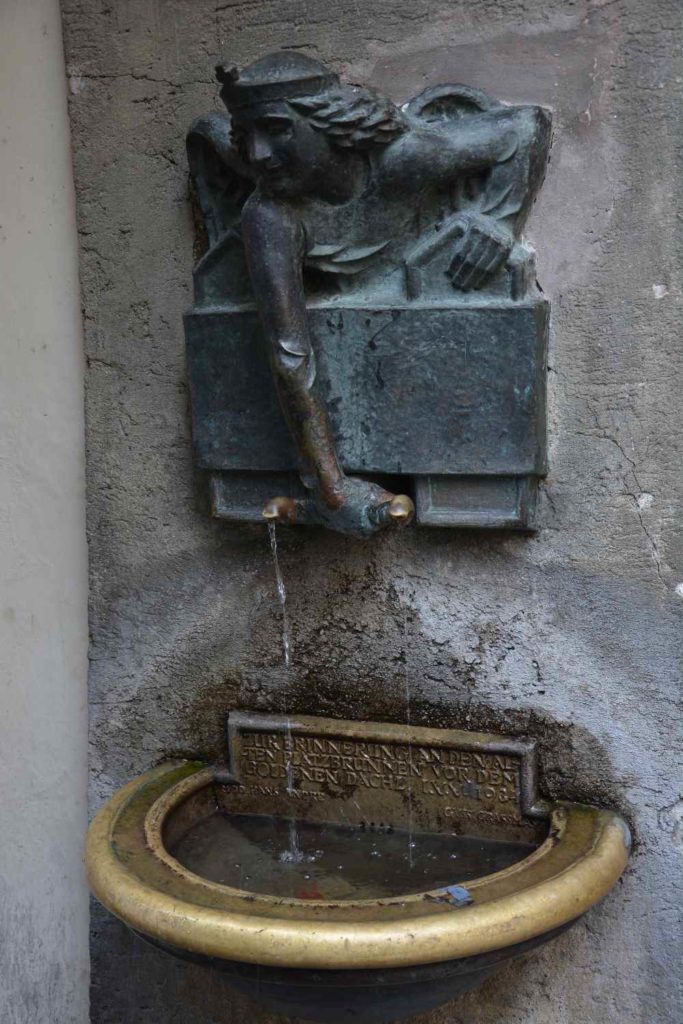 Das weiß fast niemand: Das Goldene Dachl hat auch einen Brunnen