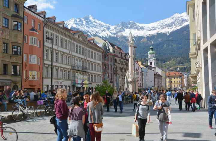 Von der Triumphpforte kommst du in das Herz der Altstadt Innsbruck