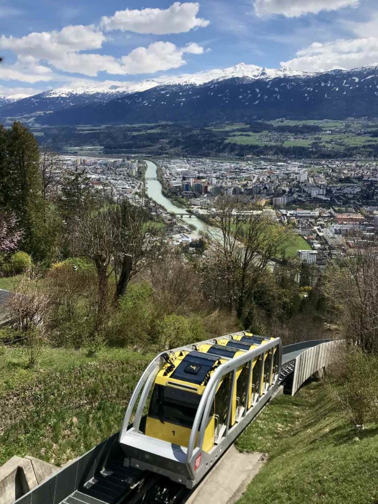 Die Hungerburgbahn - bei der Bergstation auf der Hungerburg, Aussichtspunkt Innsbruck