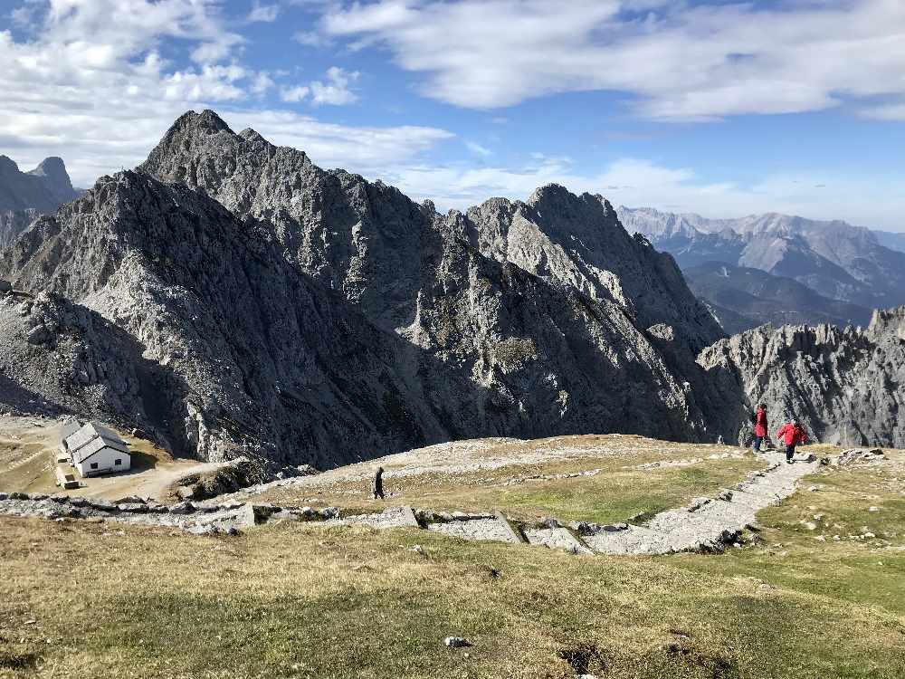 15 Minuten Aufstieg von der Bergstation am Hafelekar bis zur Hafelekarspitze im Karwendelgebirge