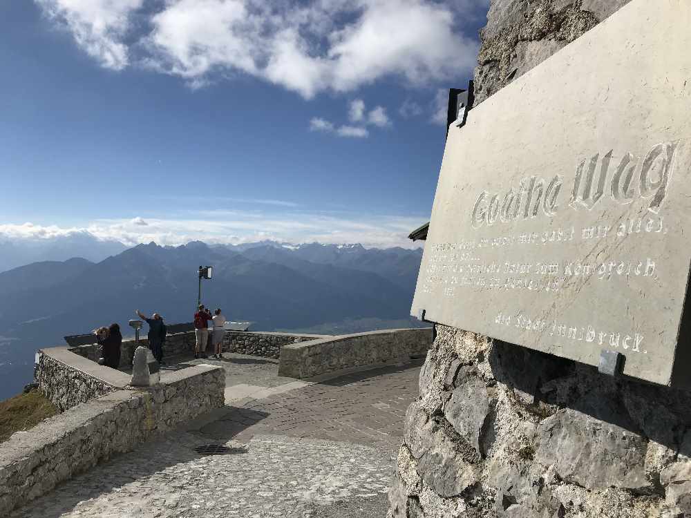 Die Aussichtsterrasse auf dem Hafelekar ist gleichzeitig der Beginn vom Götheweg