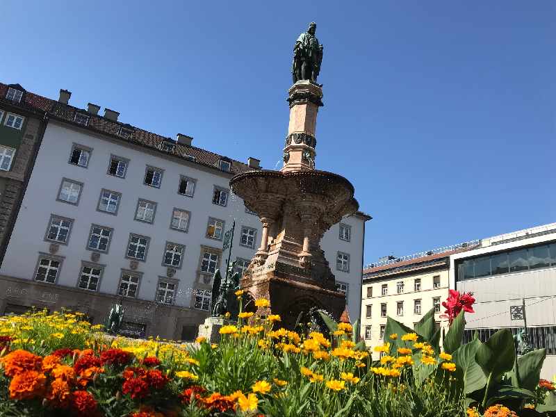 Bozner Platz Innsbruck - mit dem imposanten Rudolfsbrunnen