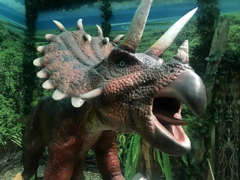 Das Dinoland Vomp bei Innsbruck - riesige Dinosaurier als Ausflugsziel