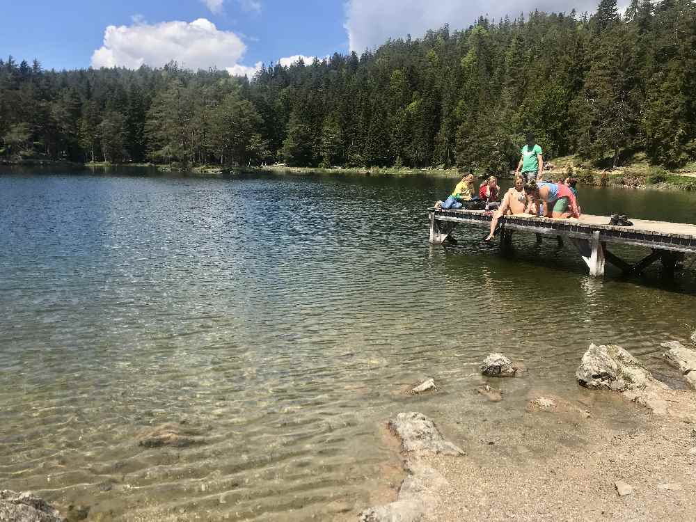 See Innsbruck: Im Möserer See schwimmen - einer der Badeseen rund um Innsbruck