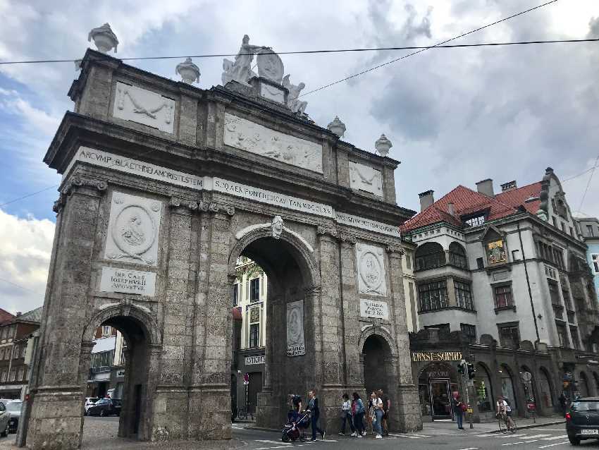 Die Triumphpforte Innsbruck von der anderen Seite gesehen