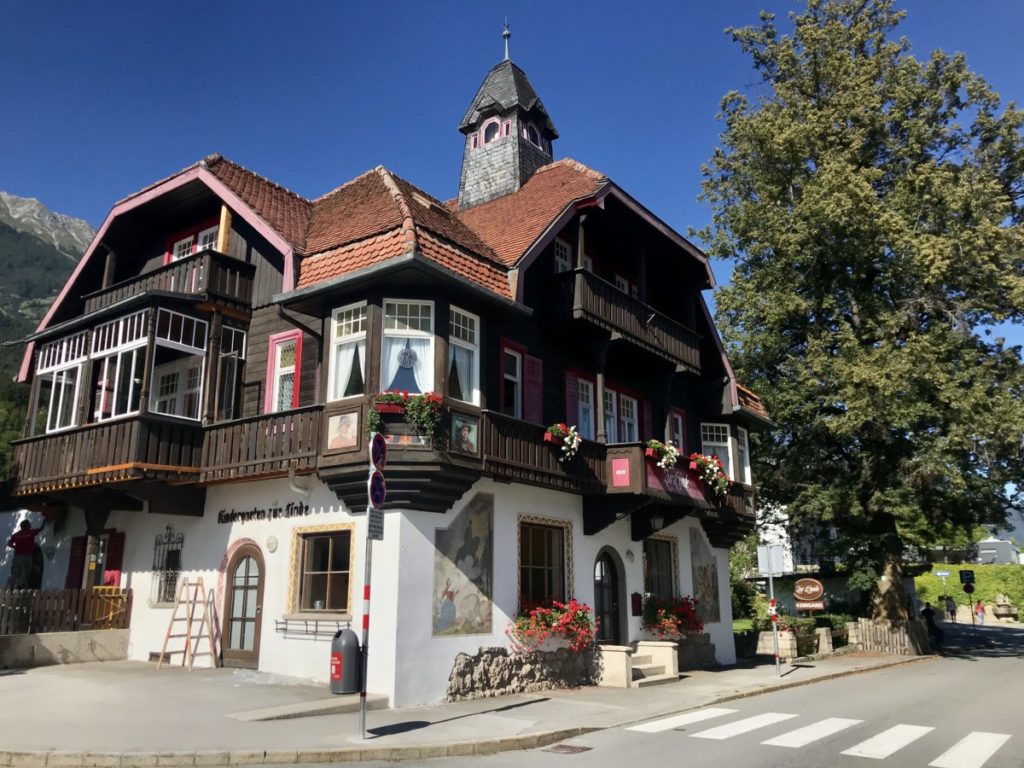 Im ehemaligen Gasthof Linde ist nun der Kindergarten auf der Hungerburg untergebracht