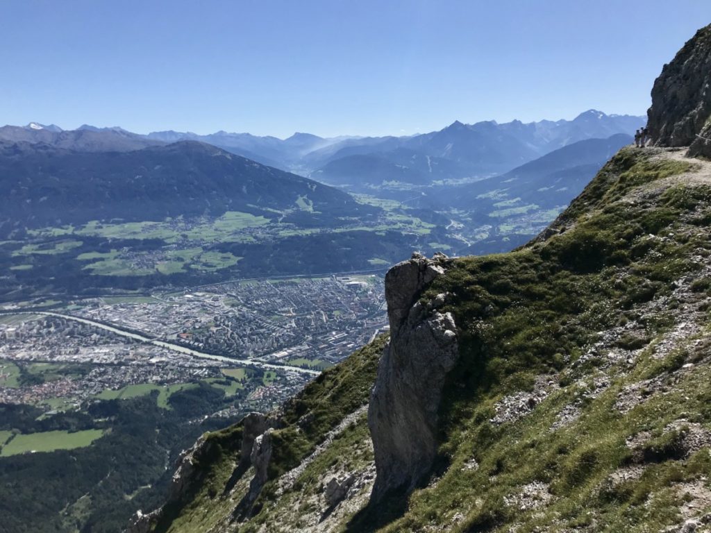 Innsbruck wandern - was für Perspektiven! Hier am Goetheweg im Karwendel