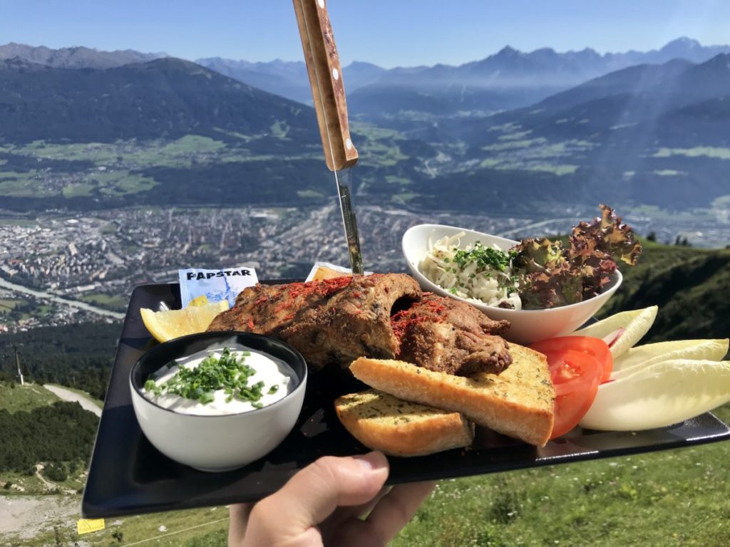 Zuerst am Goetheweg wandern und danach mit Ausblick auf der Sonnenterrasse einkehren