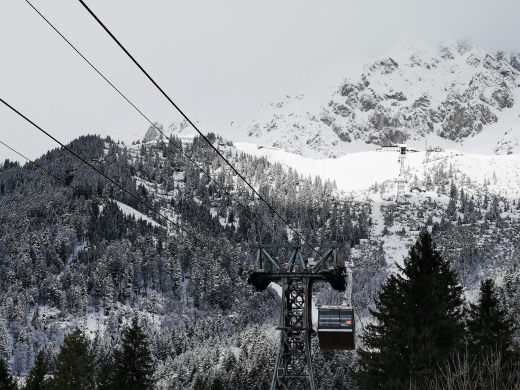 Winter in Innsbruck - oben schneit es, unten gibt´s ein paar Wolkenlücken
