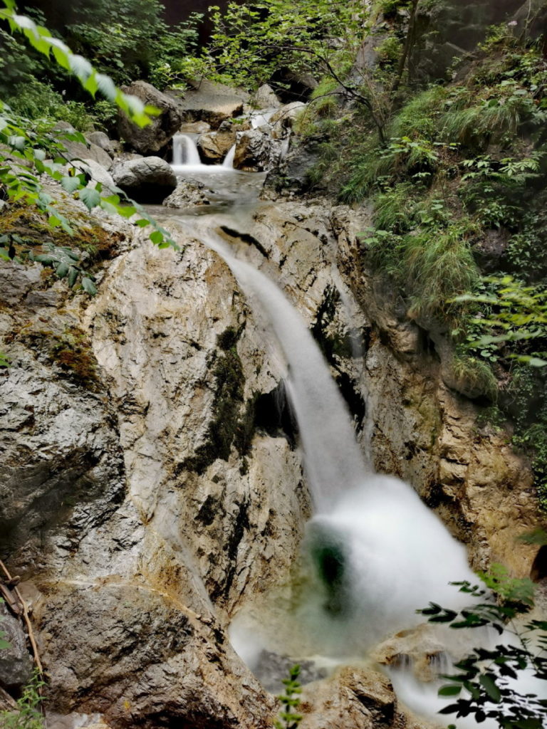 Das erwartet dich in der Ehnbachklamm - tosendes Wasser