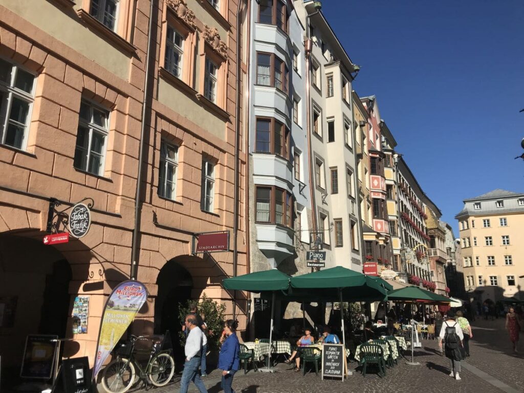 Innsbruck Shopping - inmitten der tollen Fassaden in der Altstadt