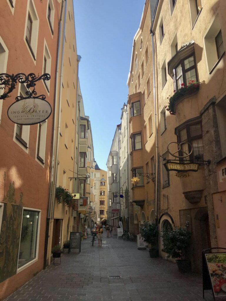 Innsbruck Shopping in den kleinen Gassen der Innenstadt