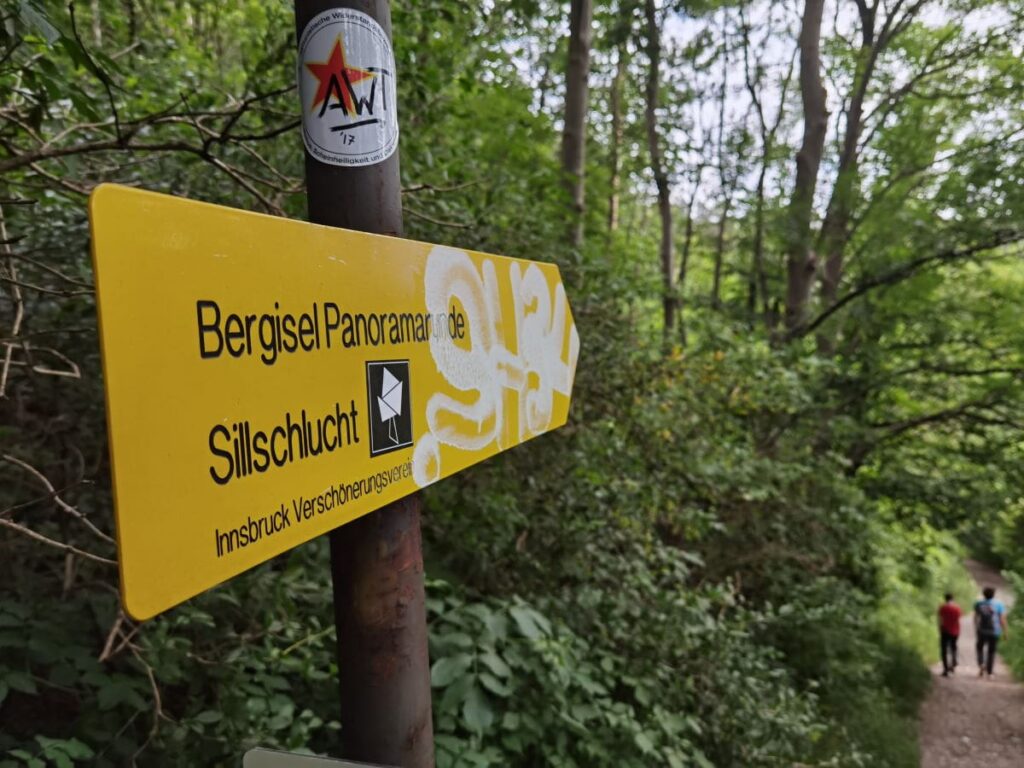 Unser Start für die Sillschlucht Panoramarunde - oben an der Brennerstraße folgen wir der Beschilderung