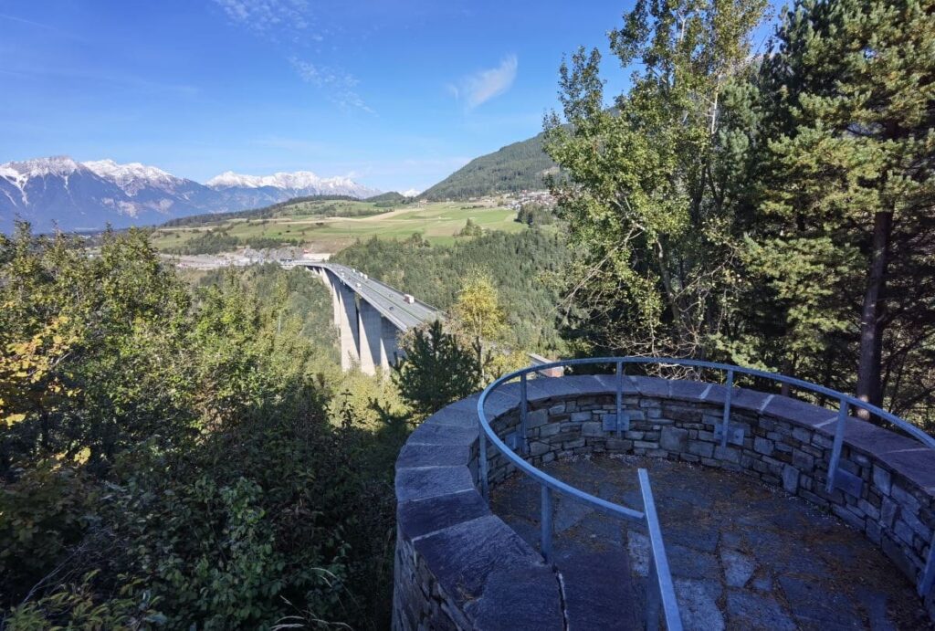 Europabrücke Innsbruck - vom geheimen Aussichtspunkt bei der Europakapelle gesehen