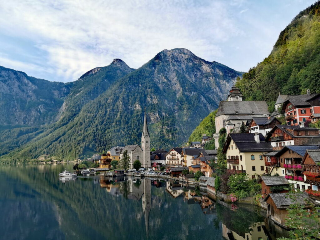 Schönste Orte Österreich - Hallstätter See mit dem pittoresken Örtchen Hallstatt