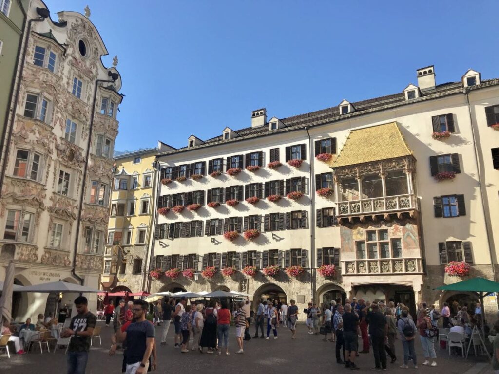 Schönste Orte Österreich gesucht? Ich zeige sie dir - hier das Goldene Dachl in der Altstadt Innsbruck