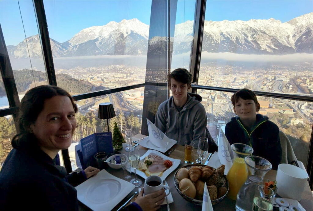 Feudales Bergisel Frühstück mit Panoramablick über Innsbruck
