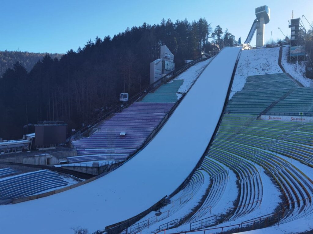 Auf dem Bergisel steht die Skisprungschanze Innsbruck