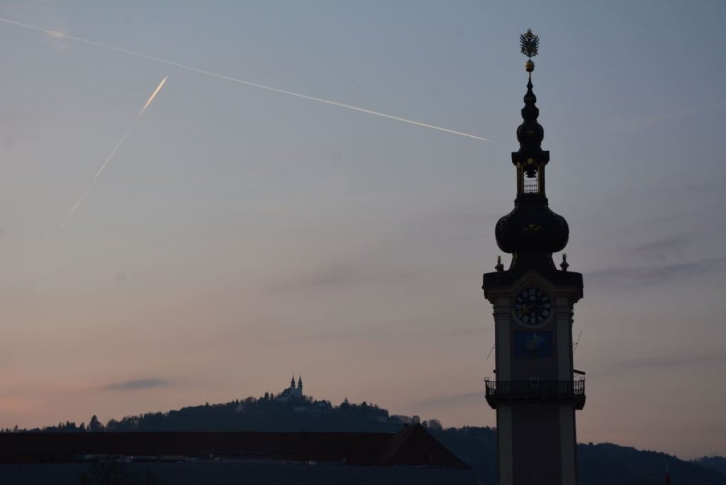 größte Städte Österreich: Blick über Linz beim Sonnenaufgang