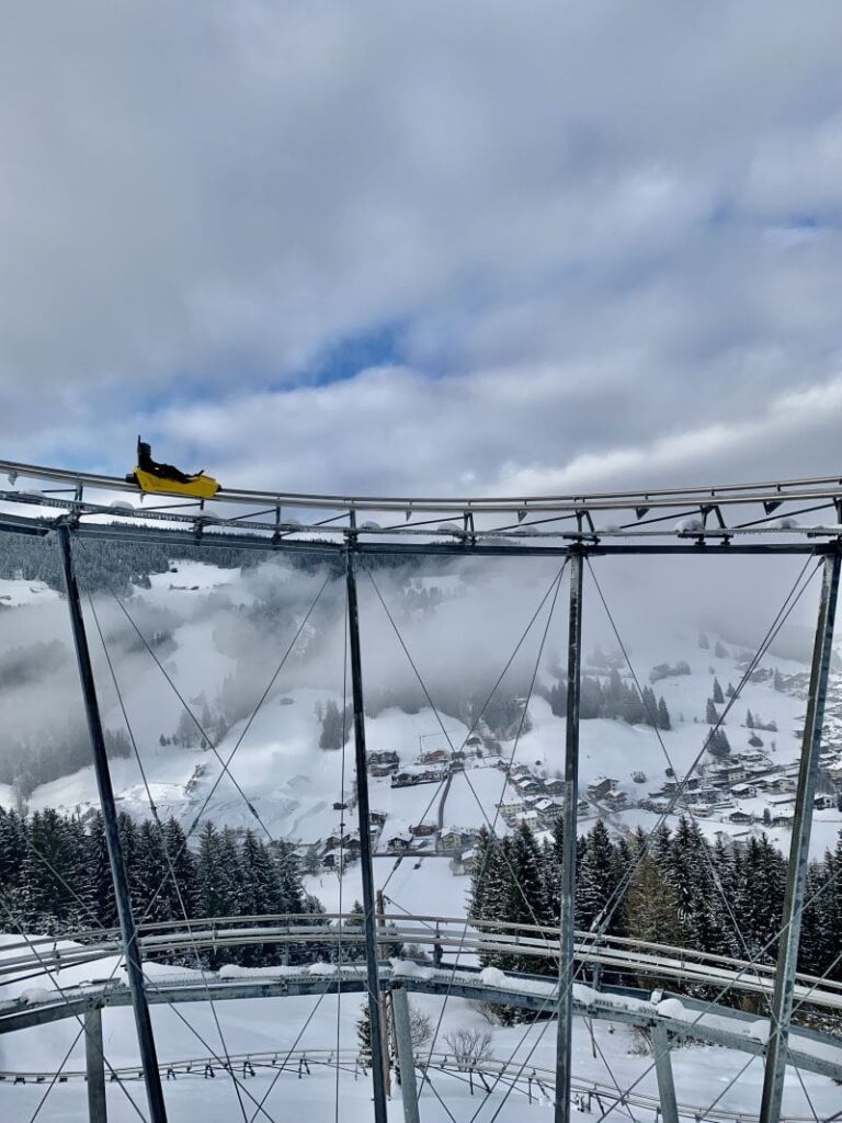 Nahe Innsbruck rodeln - auf dem Drachenflitzer Coaster im Drachental
