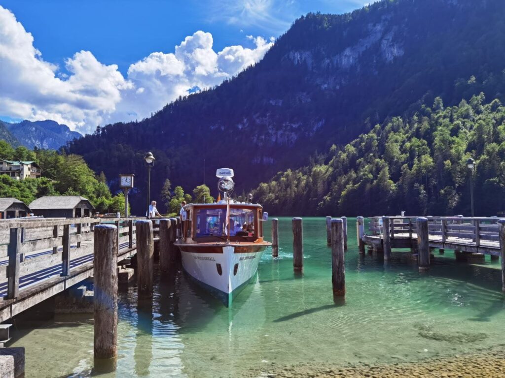 Außergewöhnliche Reiseziele Deutschland entdecken - der Königssee in den Berchtesgadener Alpen