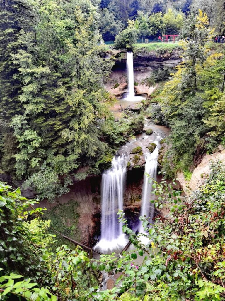 aussergewöhnliche Reiseziele Deutschland - die meterhohen Scheidegger Wasserfälle im Allgäu