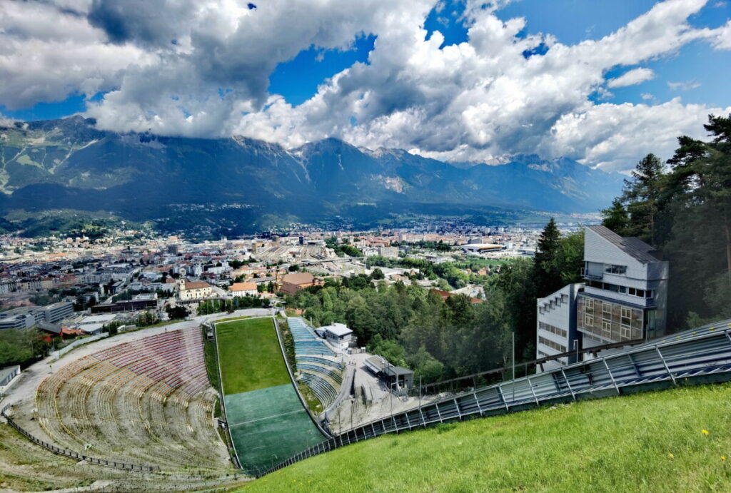 Blick von Bergisel auf die Altstadt Innsbruck - das darfst du dir nicht entgehen lassen!