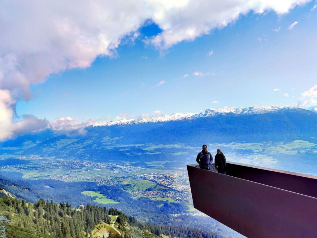 Ausflug in die Bergwelt von Innsbruck - Dank Nordkettenbahn erreichst du von der Maria Theresien Straße diesen Aussichtspunkt auf der Nordkette ganz leicht