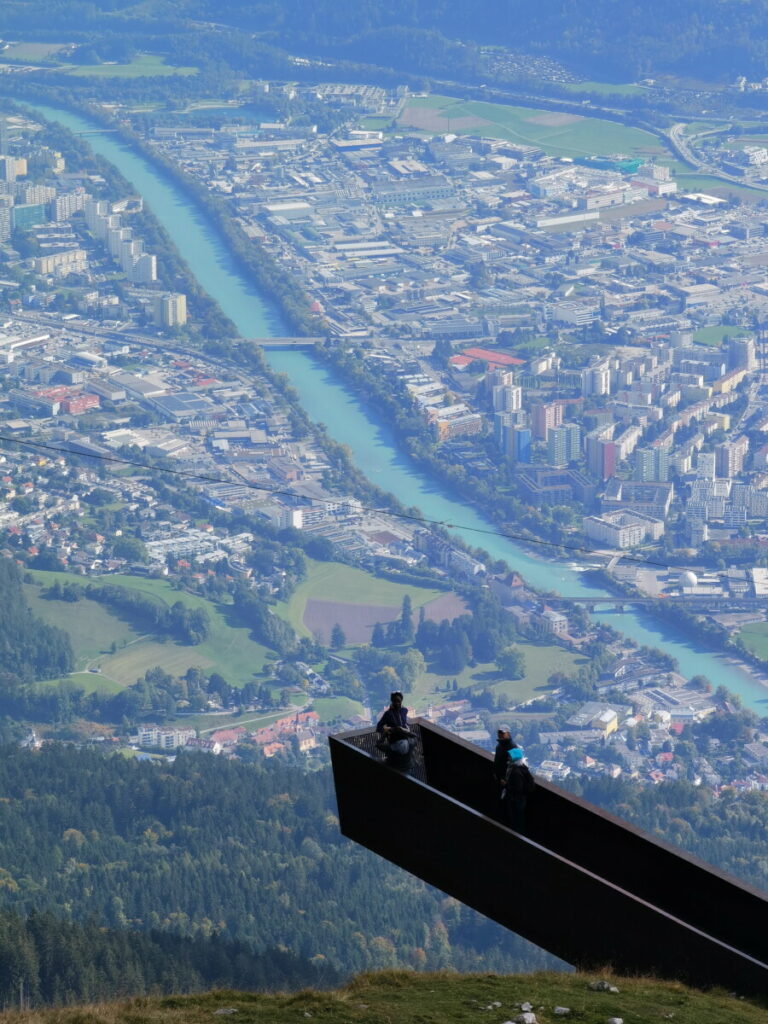 Die Aussichtsplattform erreichst du von Bergstation der Seegrubenbahn - mit Blick auf Innsbruck