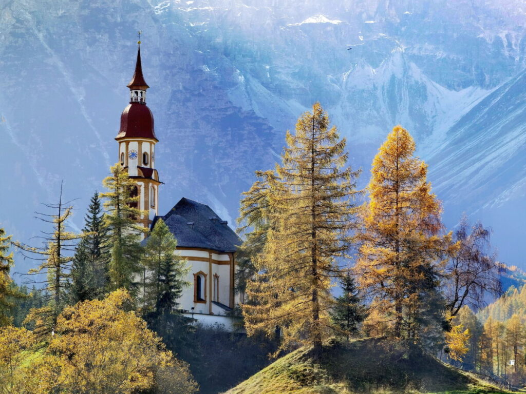 Herbstwanderung Innsbruck zum größten Lärchenwald in Tirol