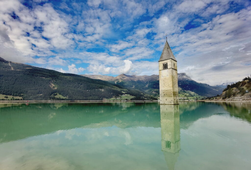 außergewöhnliche Reiseziele - der Kirchturm im Reschensee