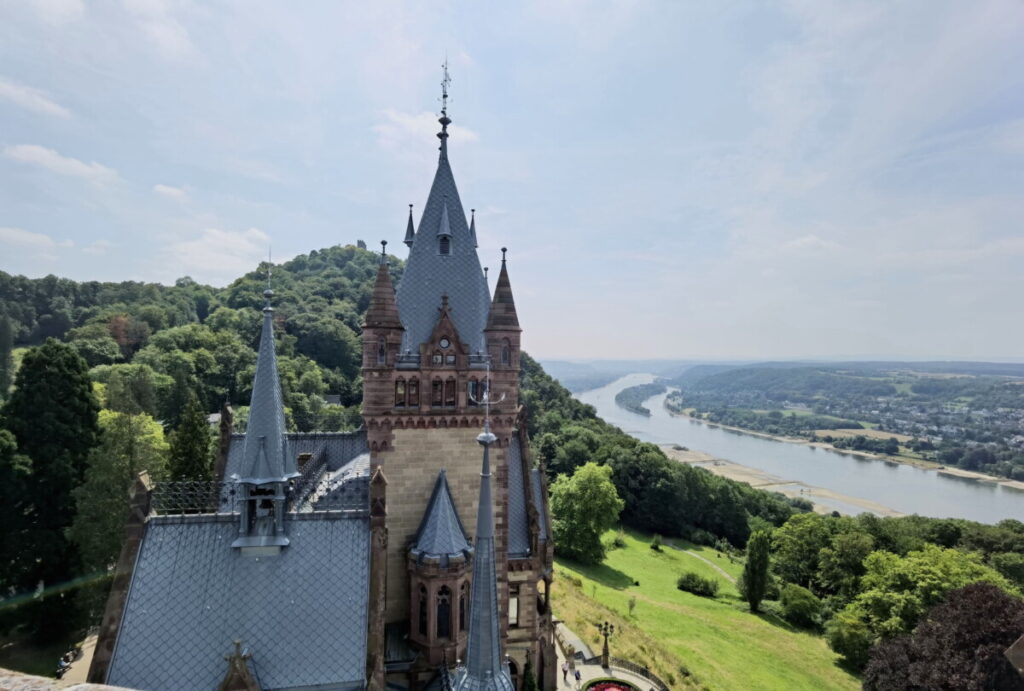 außergewöhnliche Reiseziele in Deutschland: Der Drachenfels am Rhein