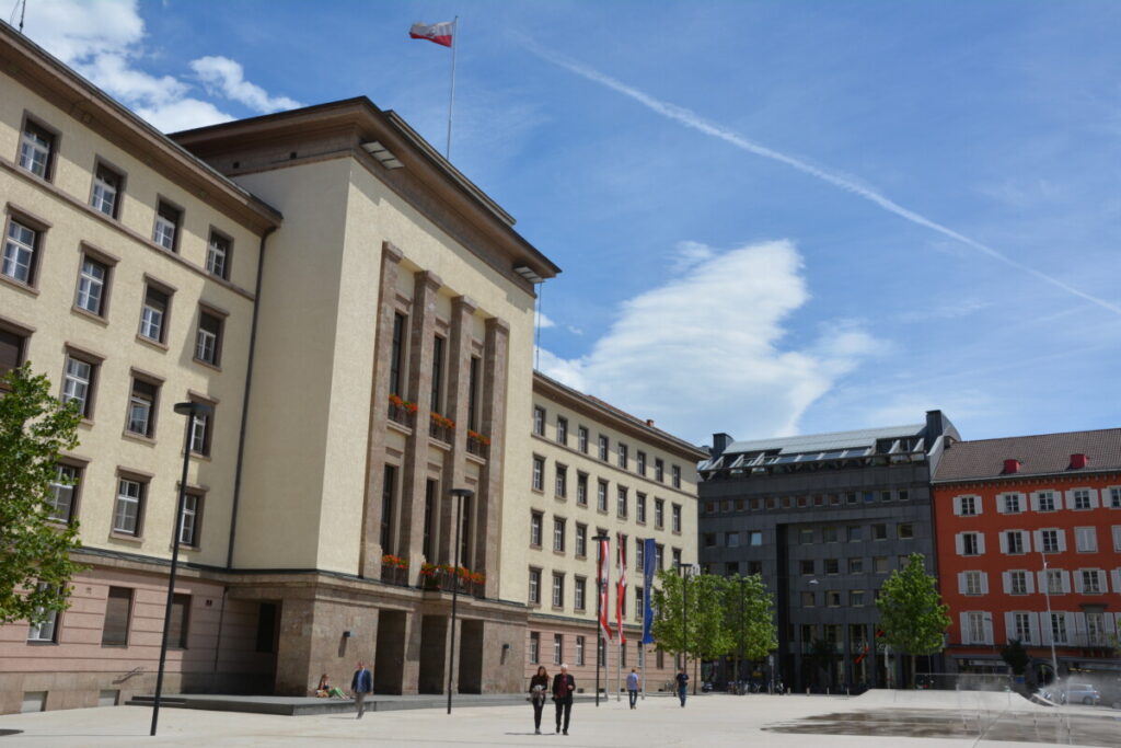 Der Landhausplatz Innsbruck mit dem Landhaus Tirol