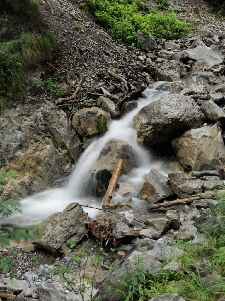 Der Mühlauer Bach fließt durch die Mühlauer Klamm