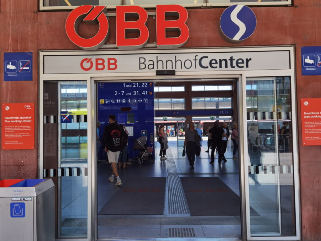 Hauptbahnhof Innsbruck mit ÖBB Ticketcenter