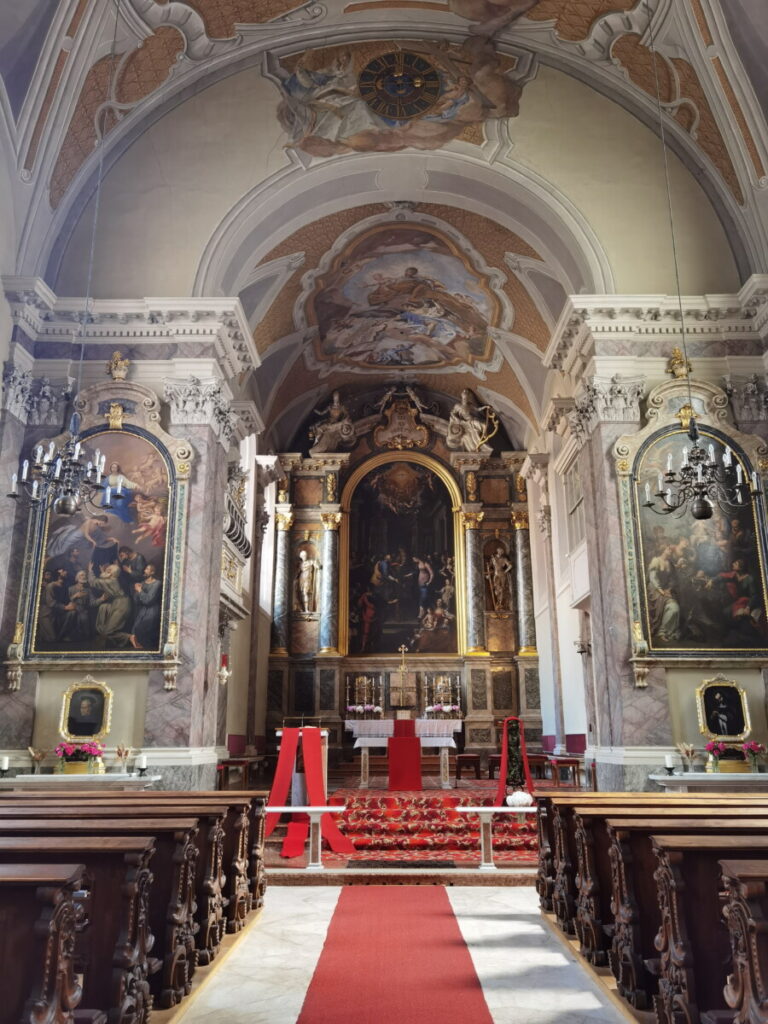 Blick in den Altarraum der Servitenkirche Innsbruck