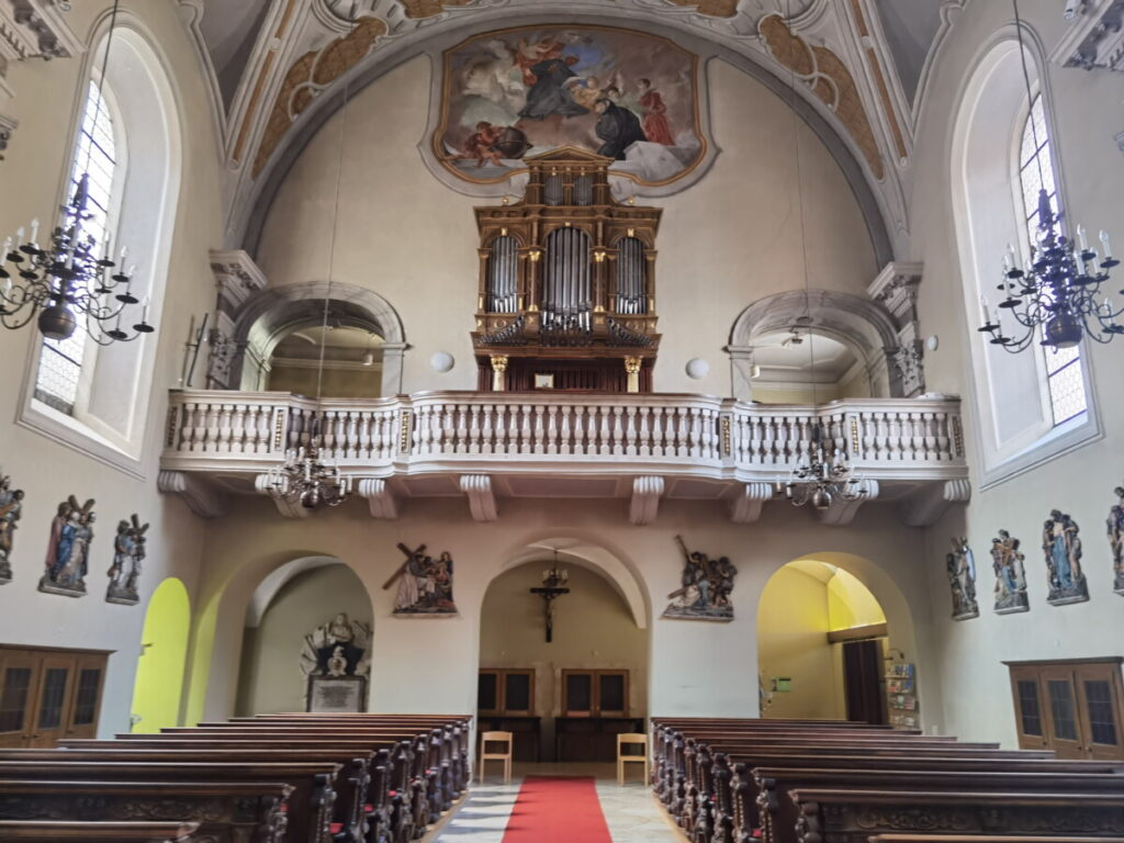 Die Orgel mit der Empore