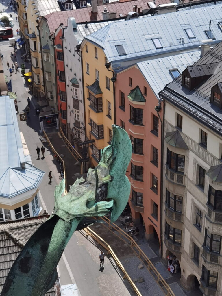 Ausblick vom Stadtturm Innsbruck auf die Herzog-Friedrich-Straße 