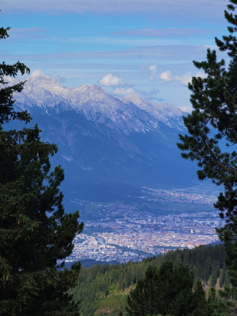 Innsbruck ist ganz - der Blick zur Altstadt, überragt vom Karwendel